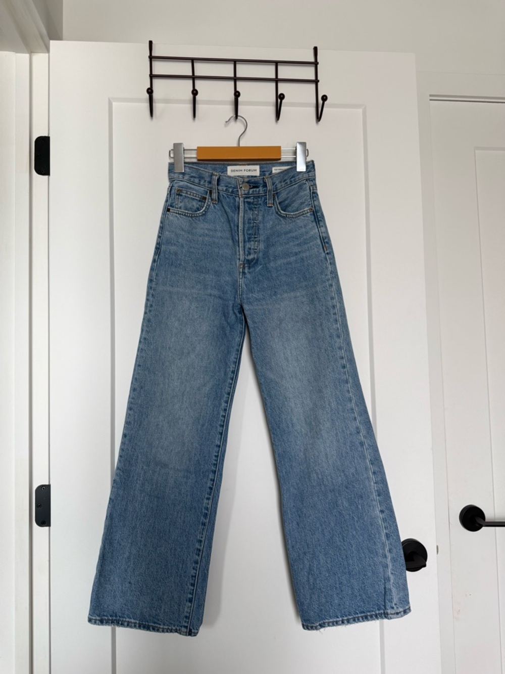 Aritzia Denim Forum “The Farrah High Rise Wide Leg 28L” - Picture 2 of 6